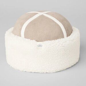 Alo Yoga Winterfun Zhivago Hat Limited: Oat/Ivory NWT